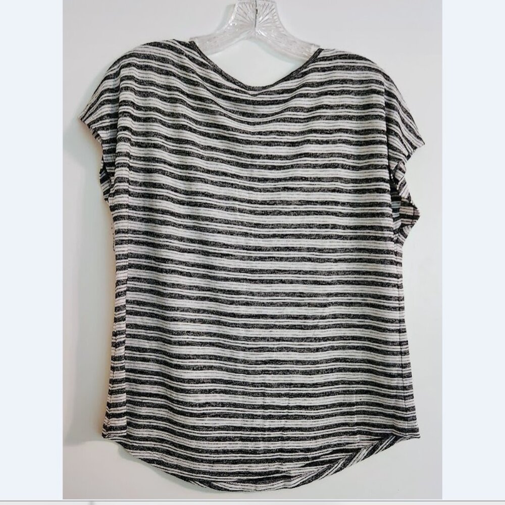 Old Navy Relaxed Split-Neck Tee - Striped - Medium‎ - Picture 4 of 5